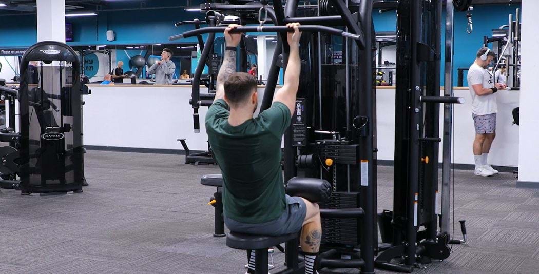 How to do reverse grip lat pulldowns