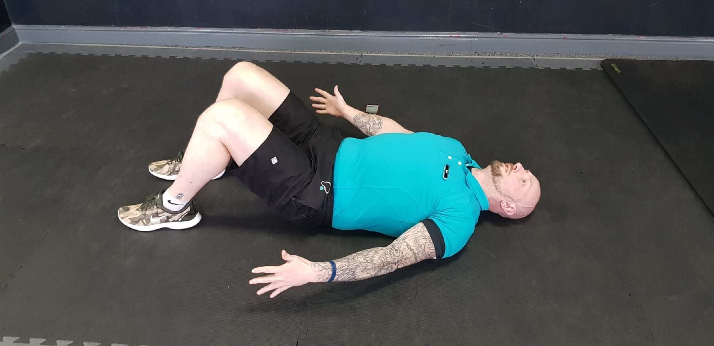 Heel touches ab exercises starting position